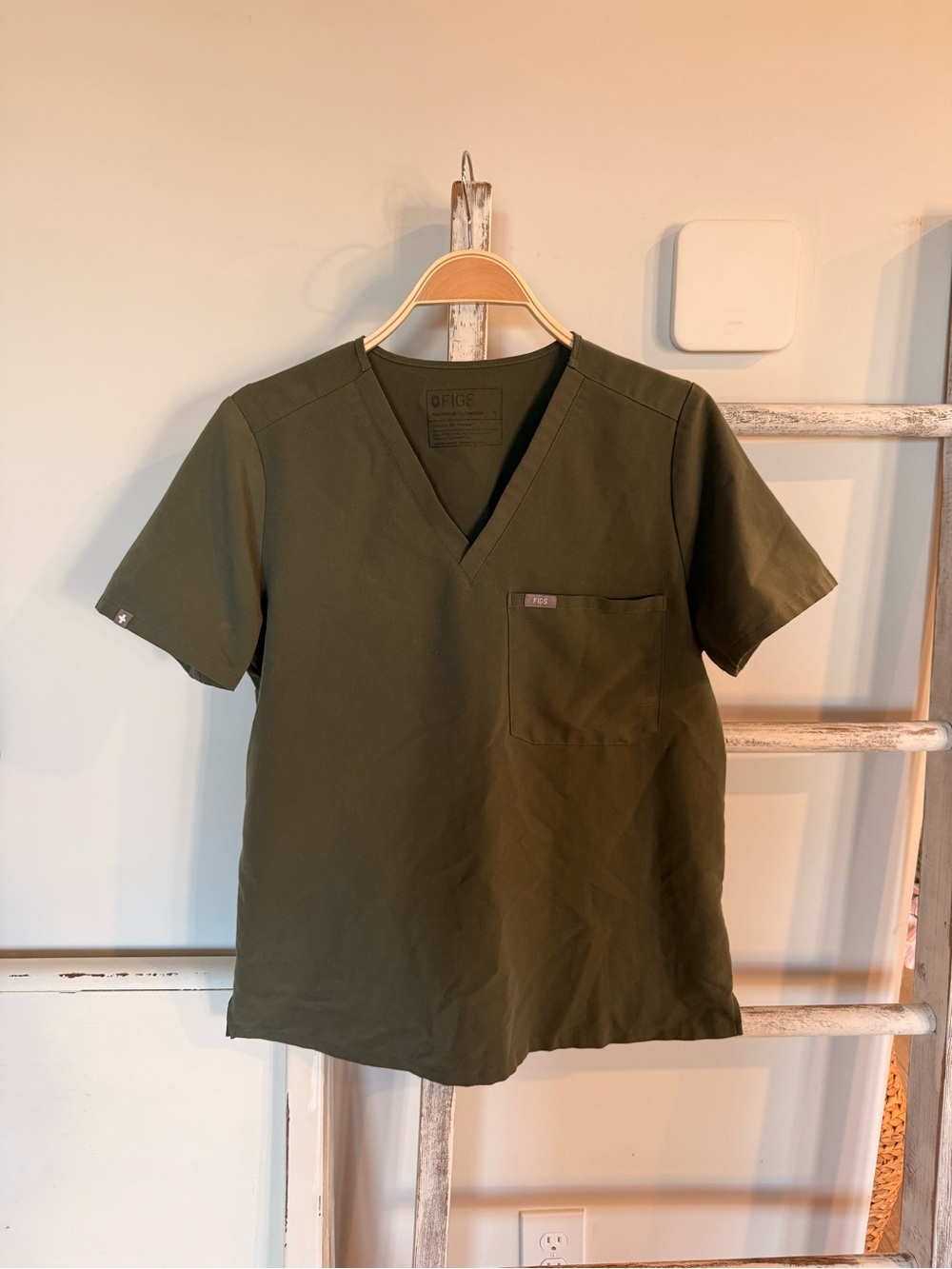 Figs Technical Collection Catarina Sz Med Dark Olive Catarina Women's Scrub Top